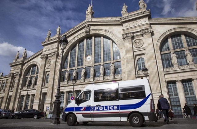 Обраха бижутериен магазин в Париж, взет е заложник