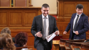 Гласуват актуализацията на бюджета в парламента