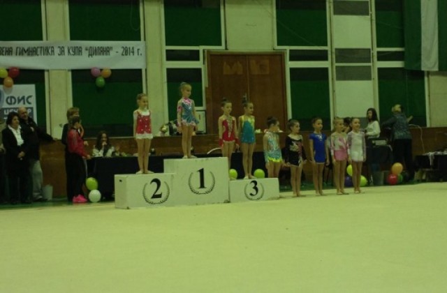 Гимнастички на Велбъжд с пълен комплект медали от Купа Диляна