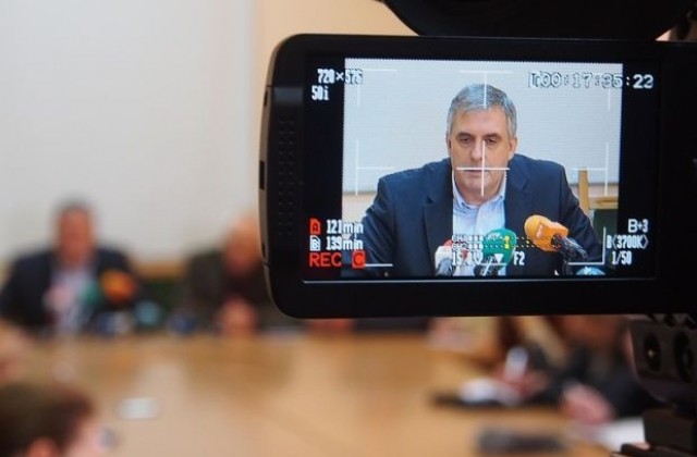 Ивайло Калфин ще председателства тристранката