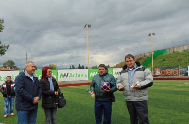 ГЕРБ-Сапарева баня с подкрепа към местните футболни отбори