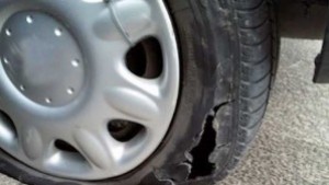 14 автомобила осъмнаха със срязани гуми