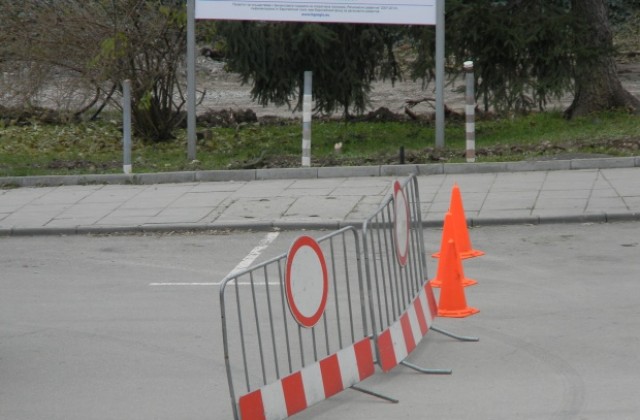 Лунапарк затваря района между Военния клуб и централния вход на парк Марно поле