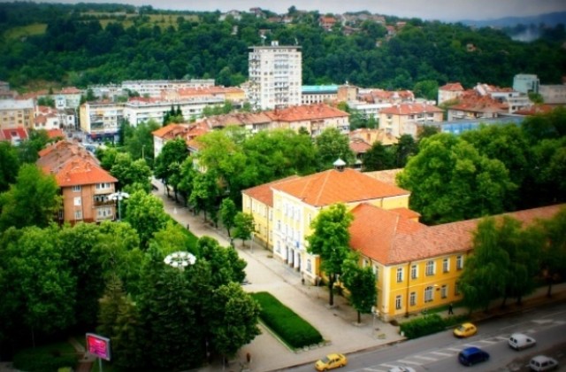 Подкрепата за Националната априловска гимназия  продължава до 10 декември