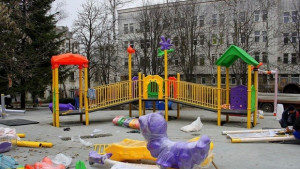 Царски трон и детски фитнес уреди на площадка Азбукари във