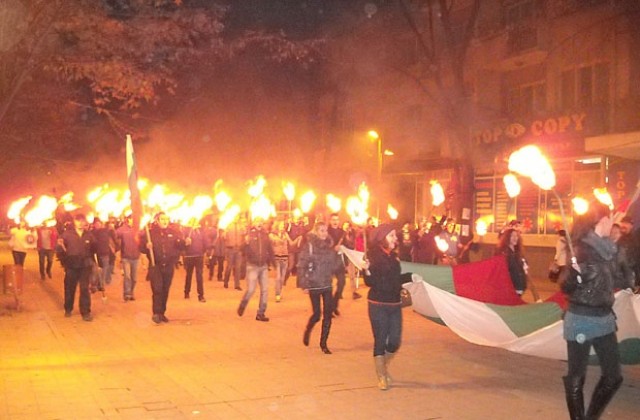 С факелно шествие  ВМРО отбелязва 95 години от Ньойския договор