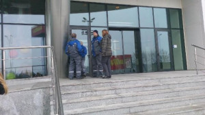 Помалко от 20 човека на протеста срещу Енерго про