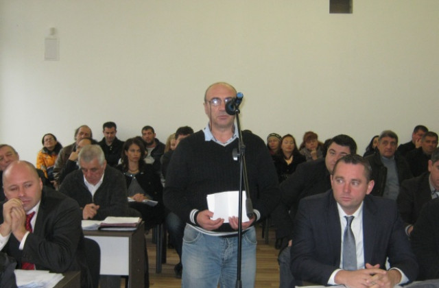 Собствениците на преместваемите обекти в Дупница не получиха отговори на сесията