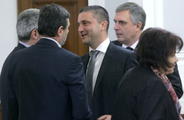 Имахме малко време за бюджет 2015-а, оправда се Владислав Горанов