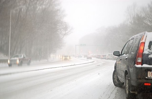 Варна в жълто заради сняг и поледици