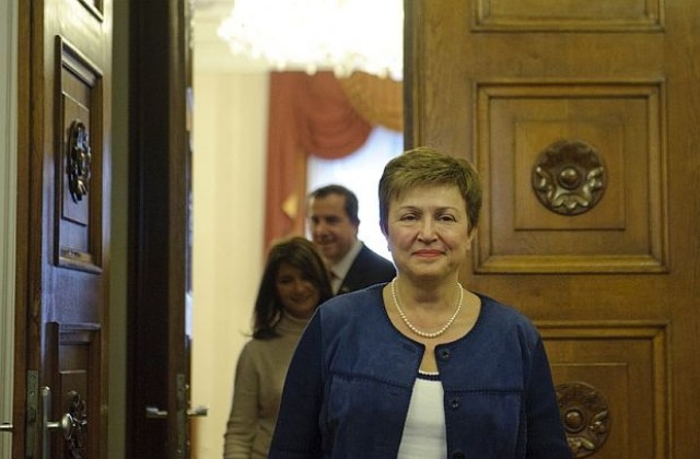 Комисар Георгиева: Запушим ли течовете на Здравната каса, ще има повече пари за социално слабите