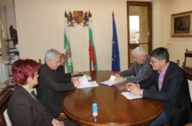 Кметът на Трявна Драгомир Николов одобри договор за Общ устройствен план