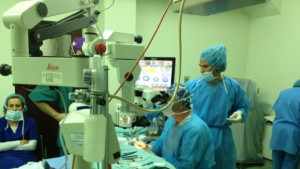 В МЦ Окулус вече оперират перде на окото с говорещ