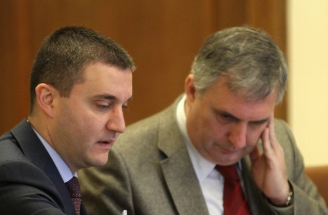 Горанов предлага плавно вдигане на минималната заплата до 460 лв.