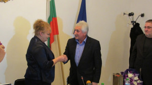 Малина Николова пое властта