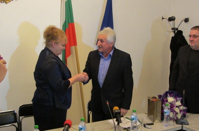 Малина Николова пое властта