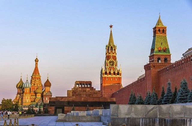 В борбата за влияние Русия може да играе и доброто ченге