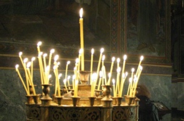 Копия на две чудотворни икони пристигат в Провадия