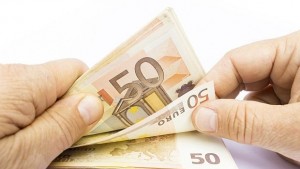 До 100 евро на ден за екскурзоводи