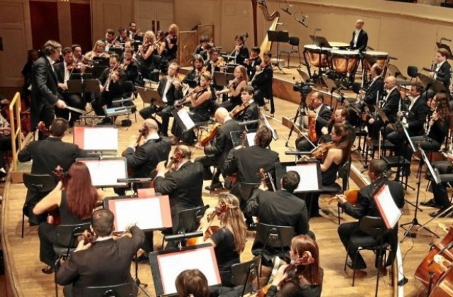 Виена класик оркестра с предколеден концерт във Велико Търново