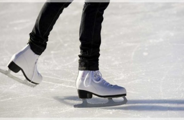 Безплатна ледена пързалка за варненци