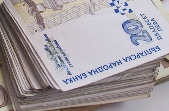 Осигуровките на 52 000 души се вдигат с 4,5%