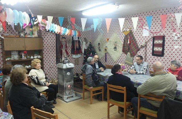 ВМРО с подарък за пенсионери