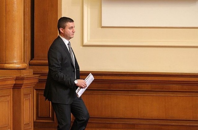 Горанов подписа договора за заем на Фонда за гарантиране на влоговете