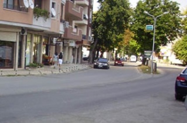 Разбиха и обраха магазин в центъра на Добрич