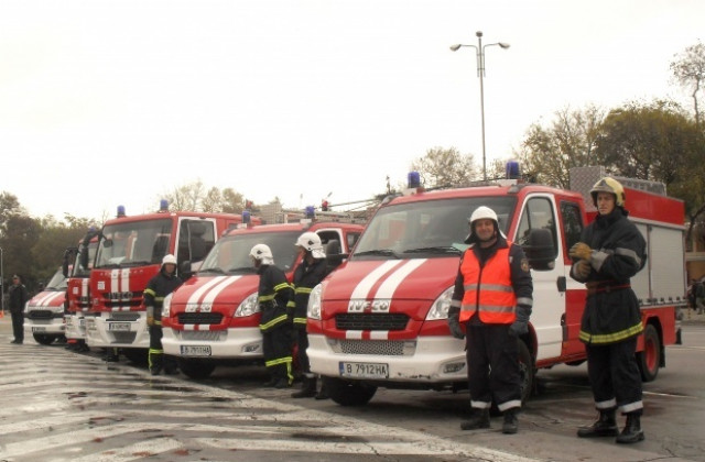 Демонстрация пред общината за Деня на доброволеца