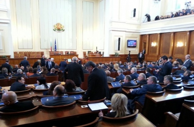 Народното събрание ще заседава извънредно по бюджета