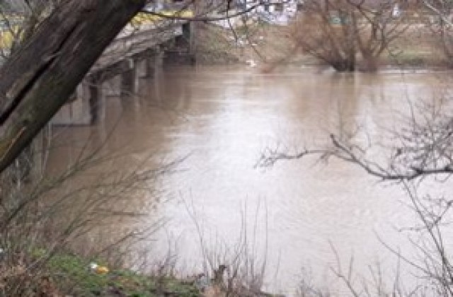 Река Тунджа леко повиши нивото си в Ямболско