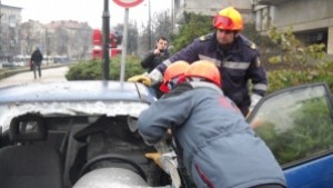 Доброволци демонстрираха как се спасява пострадал в катастрофа СНИМКИ