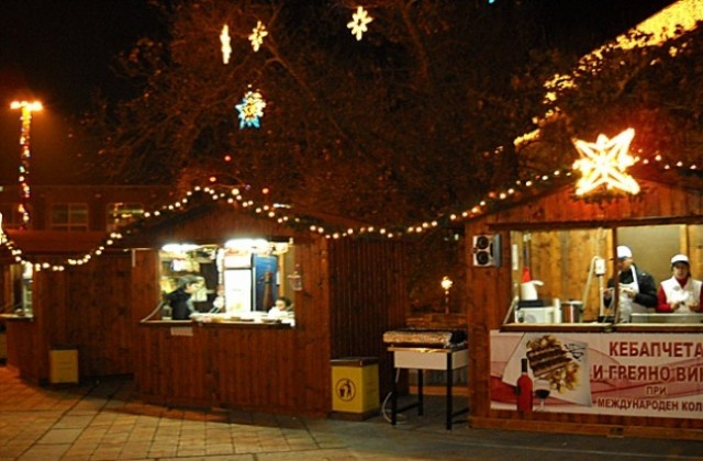 Коледният базар в Добрич отваря врати