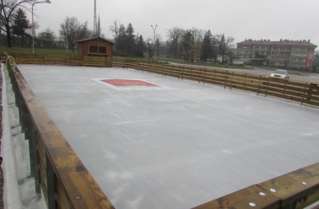 Евгения Раданова идва за откриването на ледената пързалка в Г. Оряховица