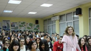 Интересни житейски теми обсъди Мадлен Алгафари в СОУ Иван Вазов