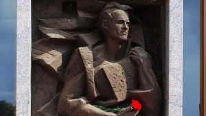 Почитаме Никола Вапцаров