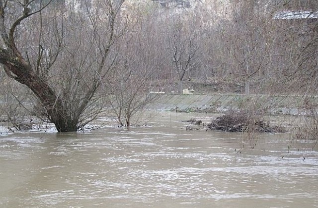 Река Тунджа при Елхово вече е 428 см