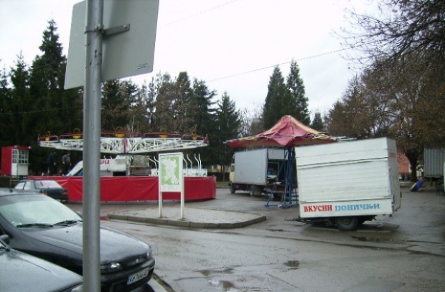 Община Кюстендил обмисля по- високи цени за цирк, стрелбища, моторни лодки и др. атракциони