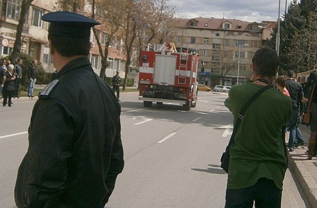 Опожариха две лимузини