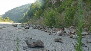 Скална маса затрупа пътя за Велинград