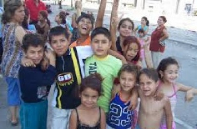 В Садово мотивират ромски деца да остават в училище