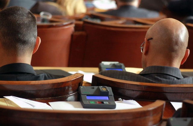 Депутатите се събират извънредно за бюджета на Здравната каса