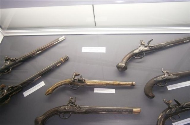 Експозиция на огнестрелни оръжия от XVIII – XX век гостува в Генерал Тошево