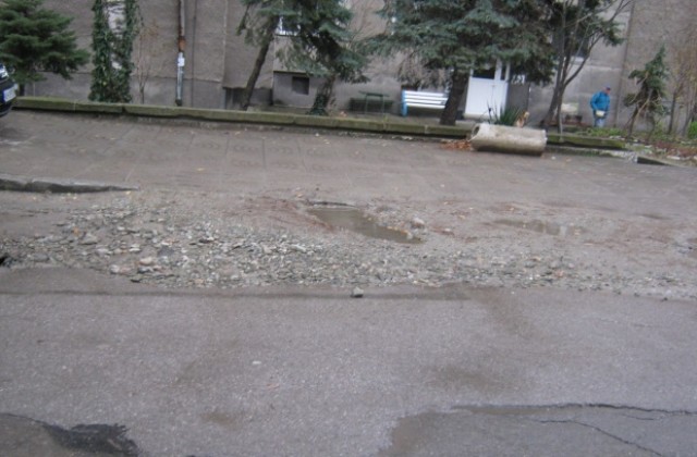 ВиК проблем и пропаднал асфалт в Дупница