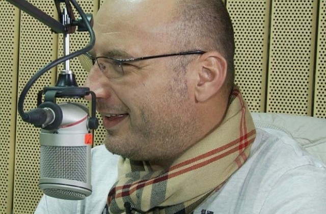 Шеф Манчев става радио герой