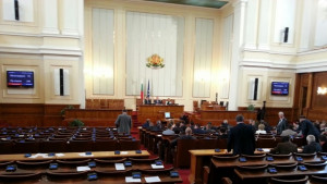 Парламентът прие на първо четене проектобюджета на ДОО за 2015