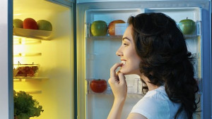 Сензор алармира за разваляща се храна в хладилника