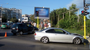 Четирима пострадаха в катастрофи