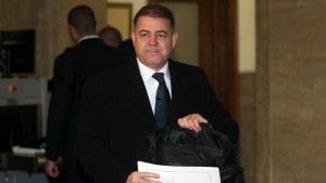 Министърът на отбраната Николай Ненчев и началникът на отбраната вицеадмирал